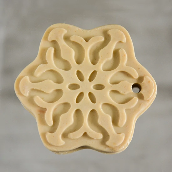 Kecsketejes gyógynövényszappan akasztóval